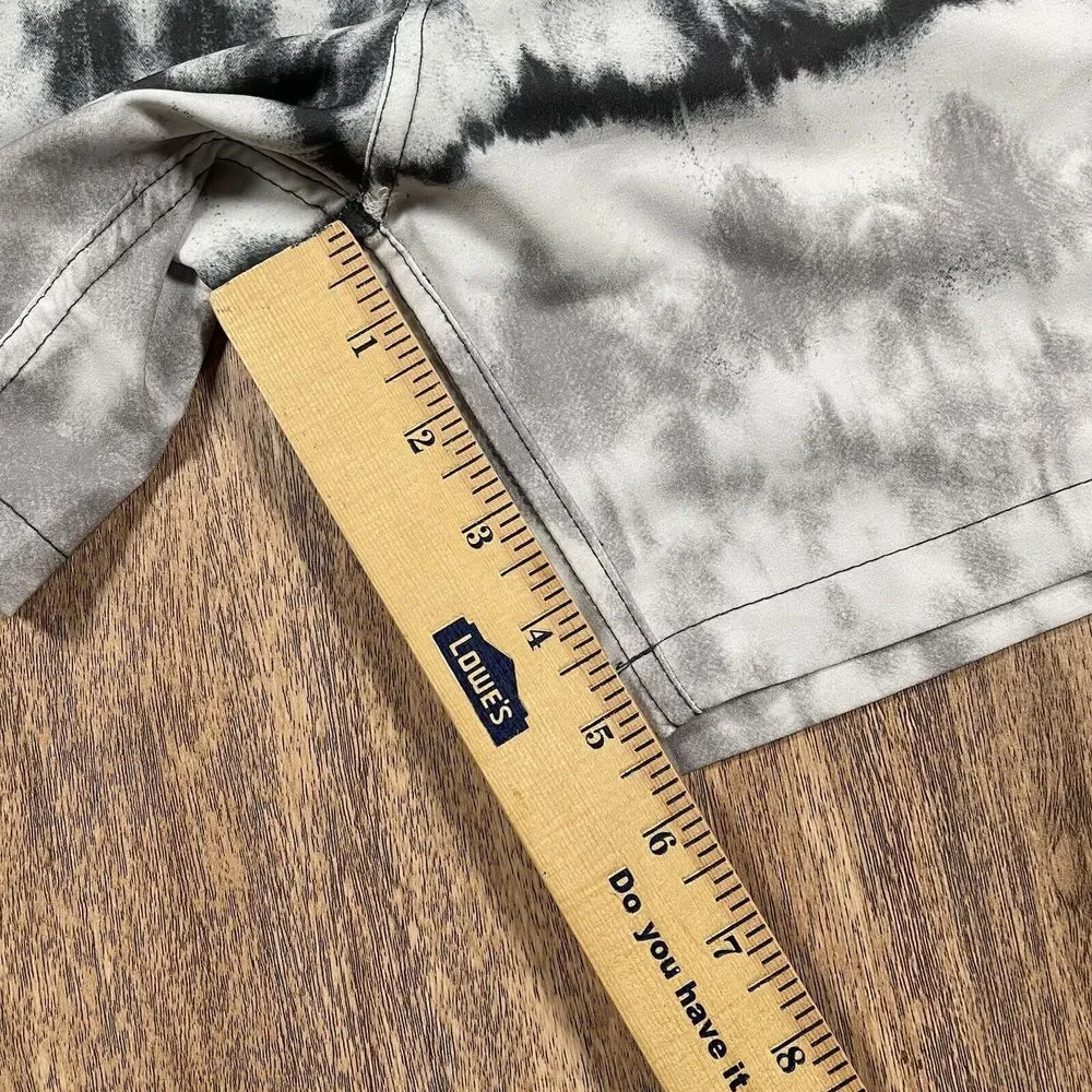 NWT HUK‎ Fishing Pursuit Salt Dye Volley Swim Trunks Board Shorts 5.5